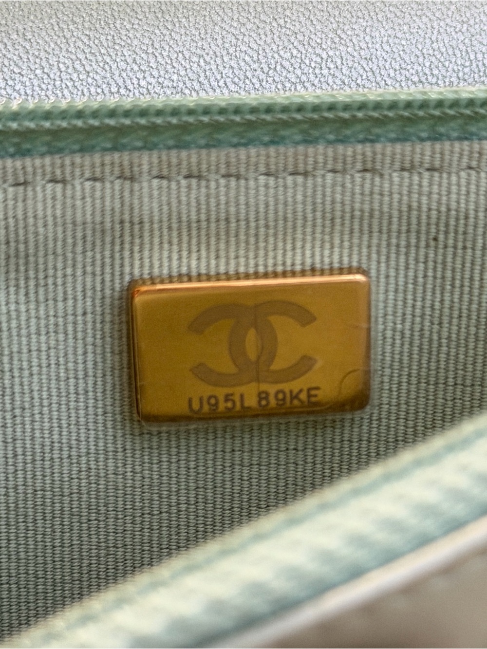 CHANEL 19 Wallet On Chain Green Metallic - Picture 9 of 9